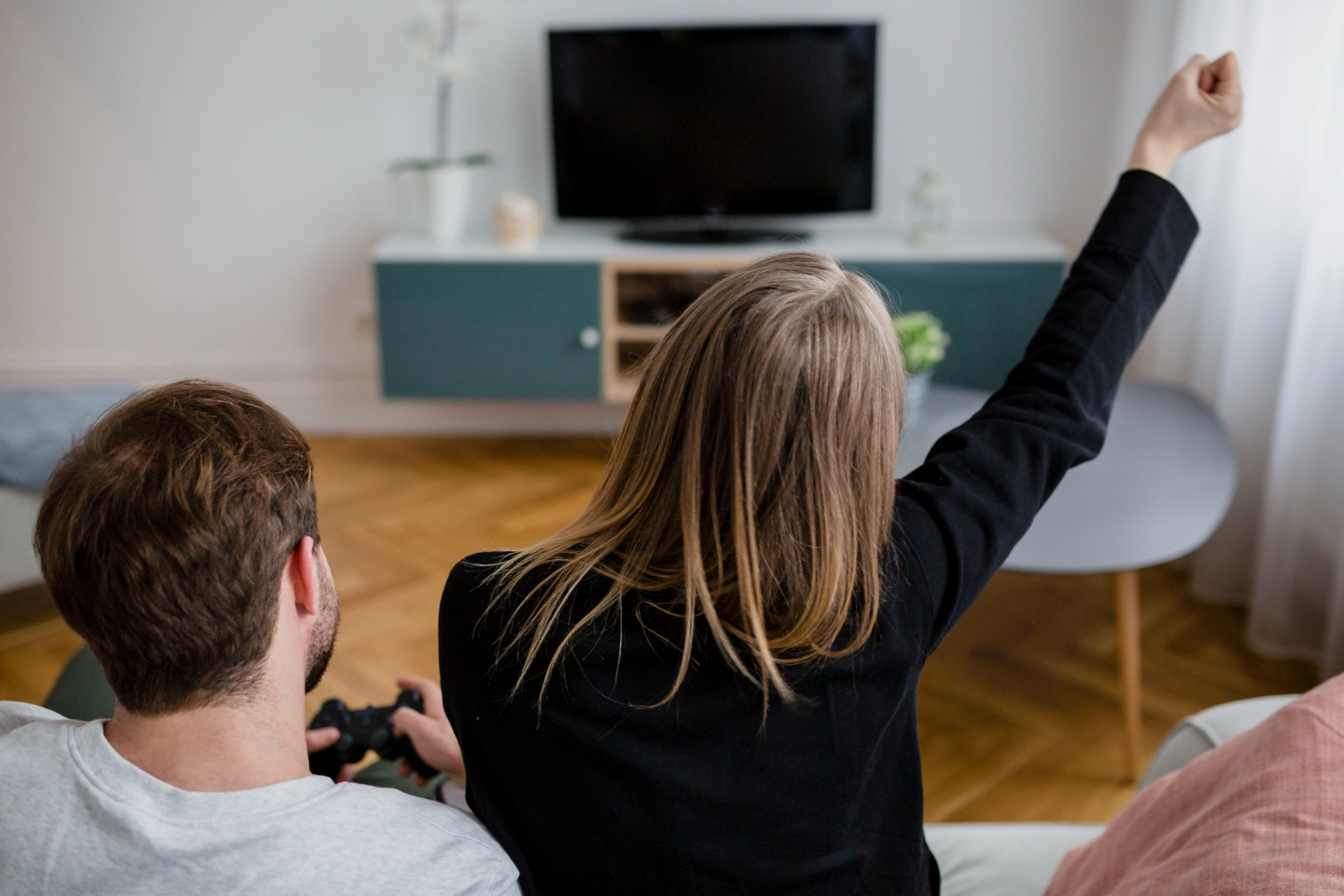 Jak ukryć kable od TV?