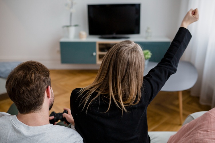 Jak ukryć kable od TV?