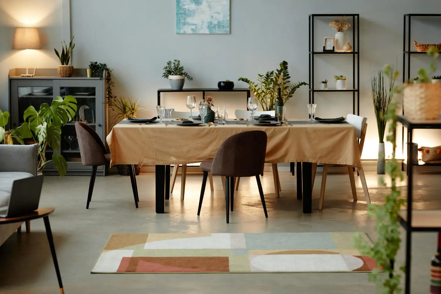 Jak urządzić salon z jadalnią - praktyczne porady